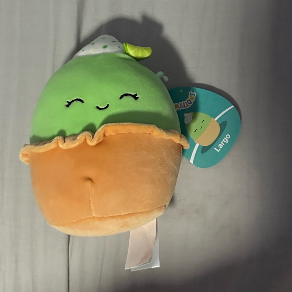 Largo 8” Squishmallow